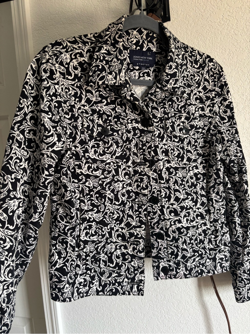 Jones New York Black & White Scroll-Print Jean Jacket